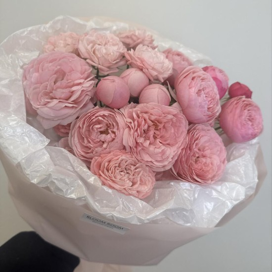 нежный букет bloom room из кустовых роз
