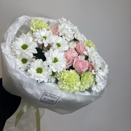 дофаминовый букет bloom room хризантема,диантус и роза