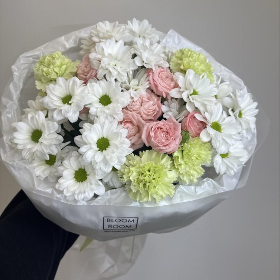 дофаминовый букет bloom room хризантема,диантус и роза