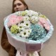 Яркий дофаминовый букет из хризантем, гортензии и диантусов с доставкой по Екатеринбурге