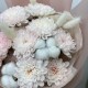 Нежный букет из хризантем и хлопка с доставкой по Екатеринбургу