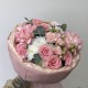 Розовый букет с французскими розами, кустовыми розами, хризантемами и эвкалиптом с доставкой по Екатеринбургу