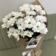 Букет-комплимент из хризантем в крафте с доставкой по екатеринбургу