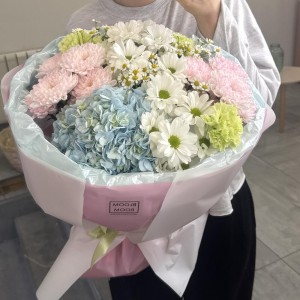 Большой Дофаминовый букет с гортензией,хризантемой и ромашками с доставкой по екатеринбургу