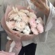 нежный букет-комплимент из хризантем и хлопка с доставкой по екатеринбургу