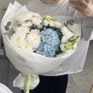 Букет бабочка с гортензией,хризантемой и эустомой с доставкой по Екатеринбургу