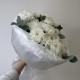 Светлый буеет из хризантем с эвкалиптом с доставкой по Екатеринбургу